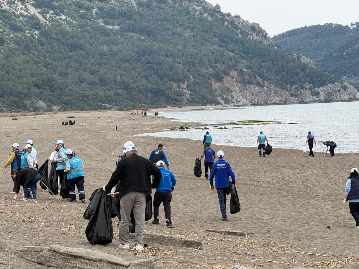 Temizlik Seferberliğinin Yeni Durağı Kayacık Sahili Oldu