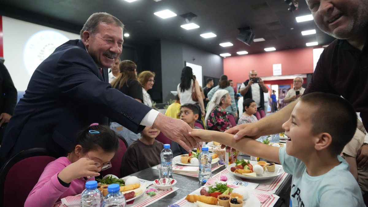 BAŞKAN TOPUZ ÖZEL BİREYLERLE MİLAS BELEDİYESİ TARAFINDAN DÜZENLENEN KAHVALTIDA BULUŞTU