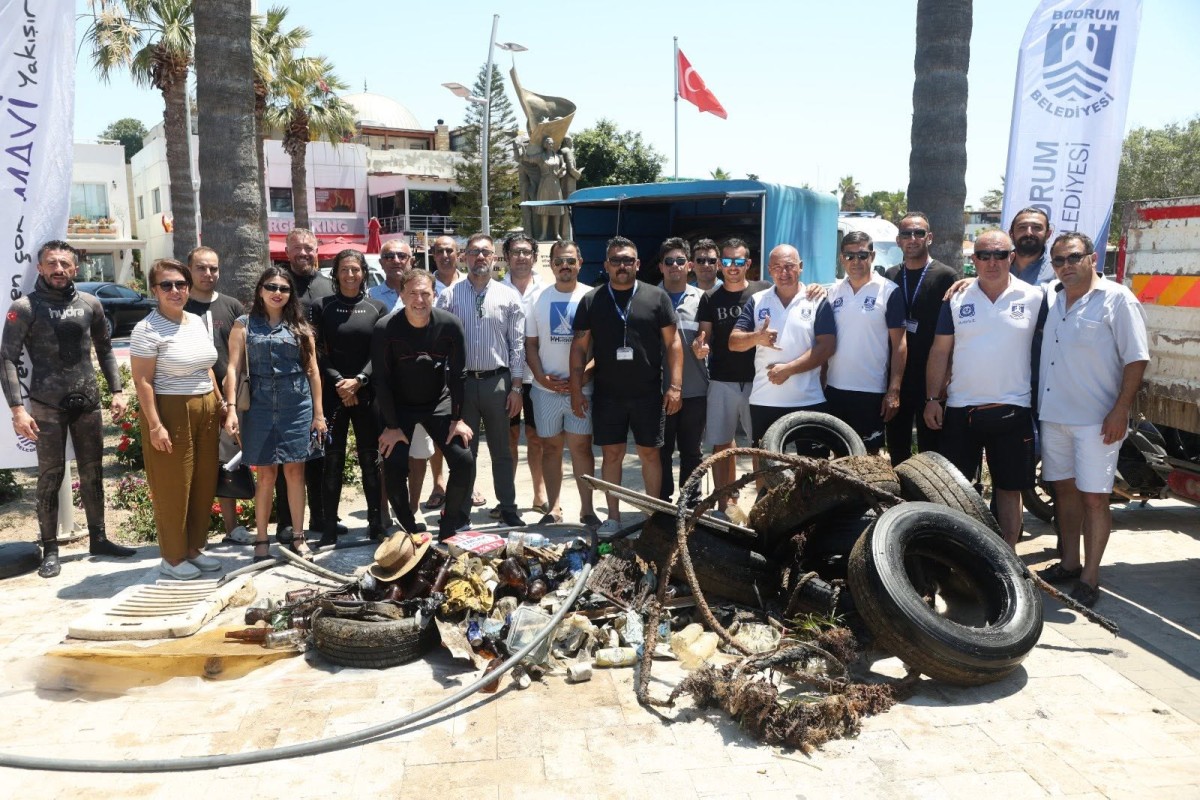 Turgutreis’te Deniz Dibi Temizliği: 260 Kilogram Atık Çıkarıldı